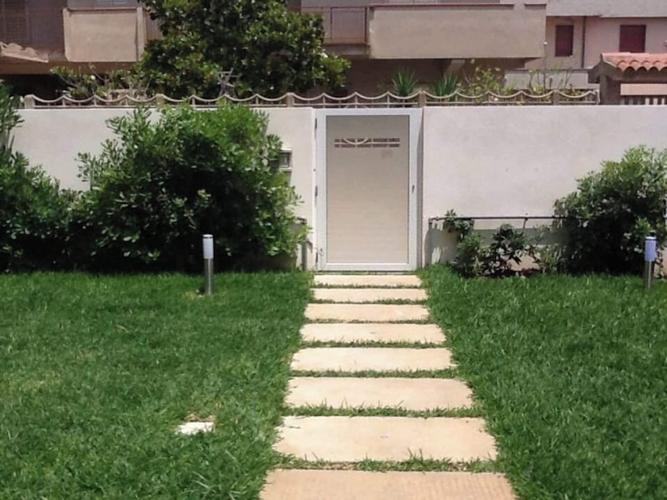 Apartment, 2 Bedrooms, Smoking, Balcony | Property grounds