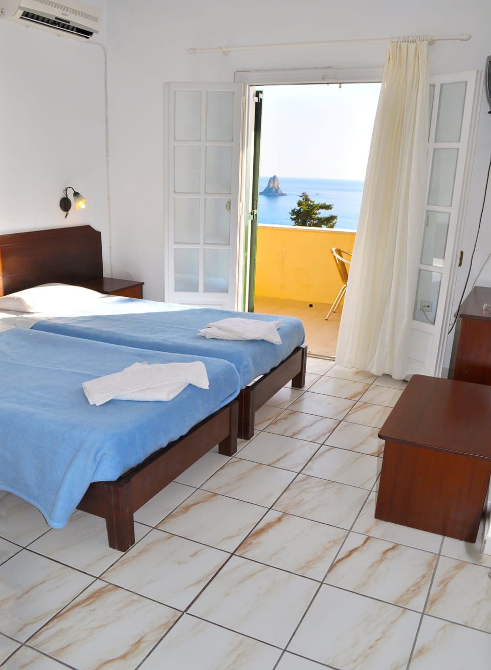 Apartment, 2 Bedrooms, Smoking, Balcony | 2 bedrooms