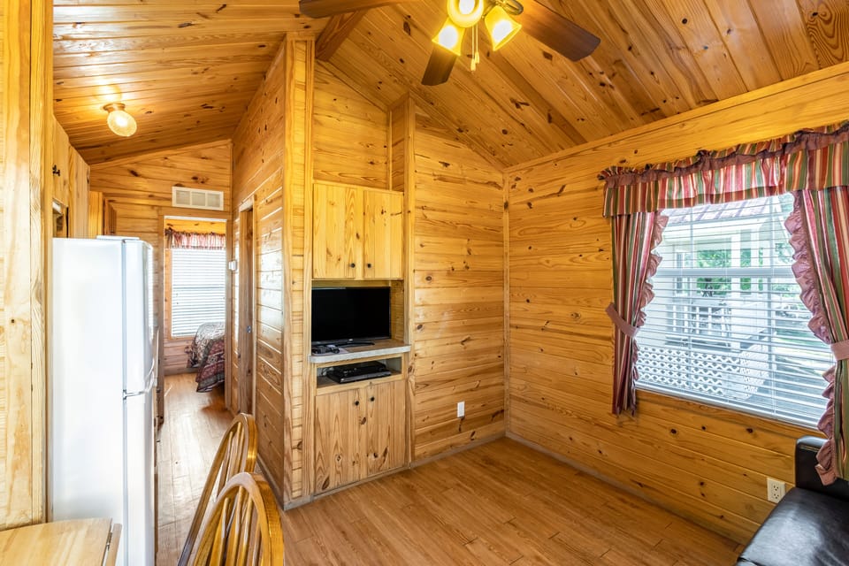 Standard Cabin, Non Smoking (Linens Included) | Bed sheets