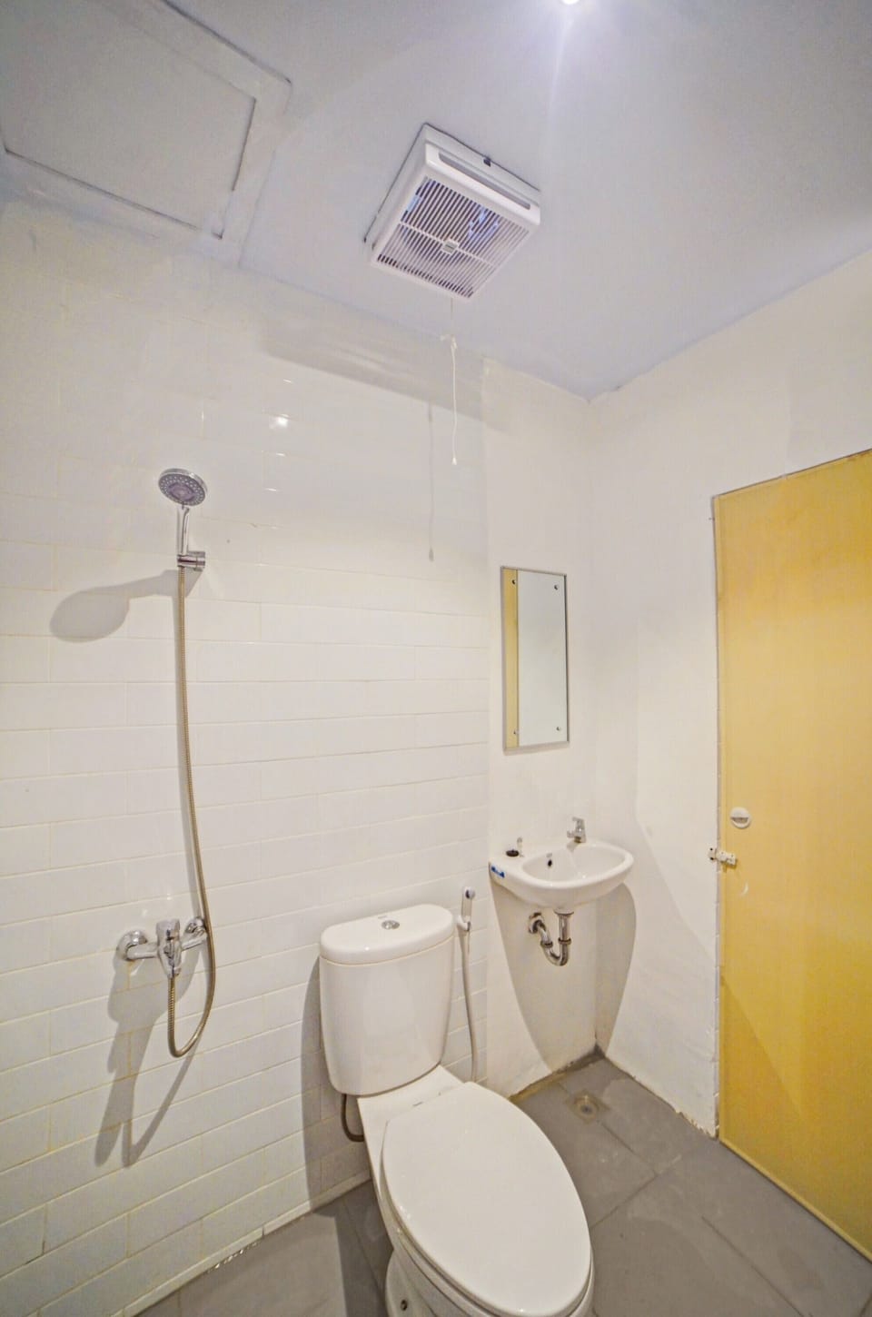 Deluxe Double Room | Bathroom | Shower, rainfall showerhead, towels, toilet paper