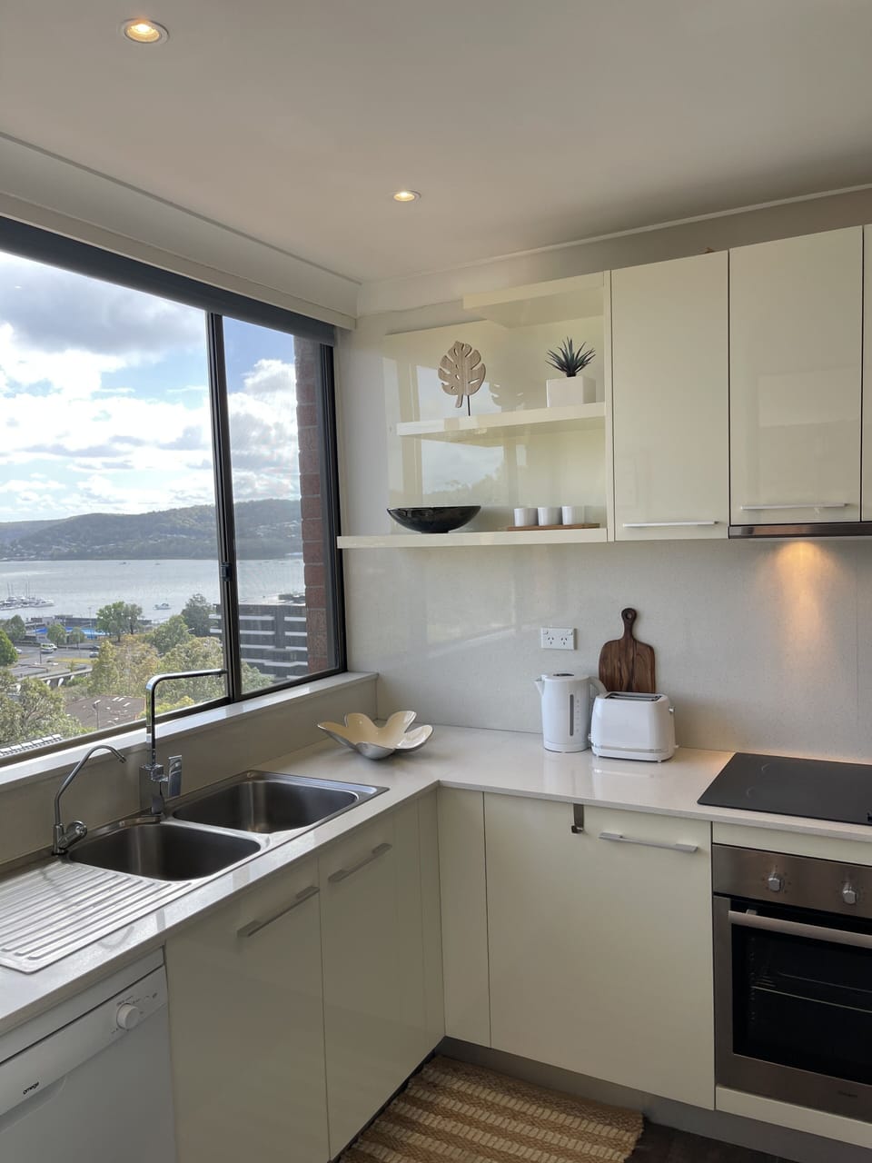 The fully equipped kitchen also comes with a brand new water filter system 