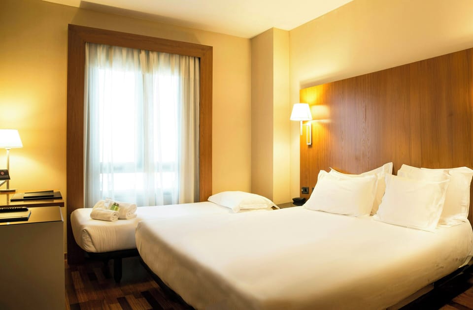 Classic Triple Room, for Twin Room with Extra Bed | Minibar, desk, laptop workspace, soundproofing
