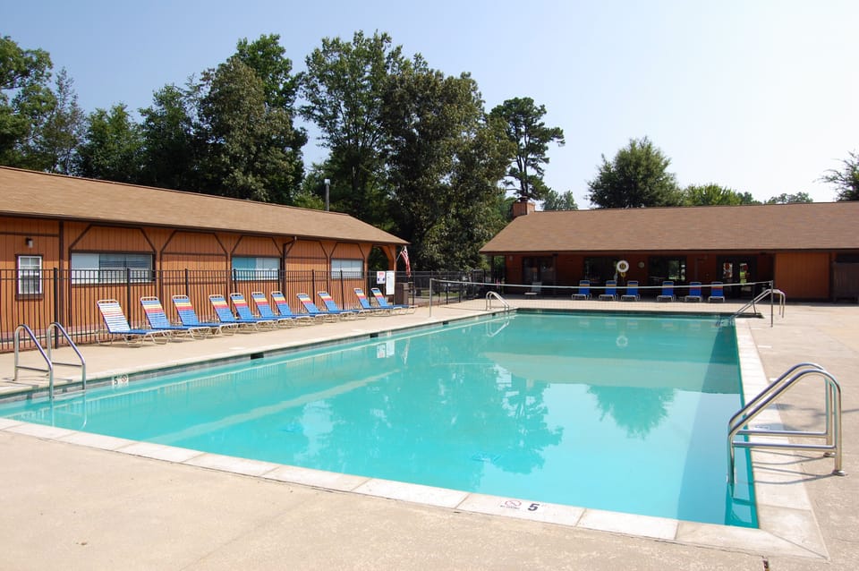 2 outdoor pools