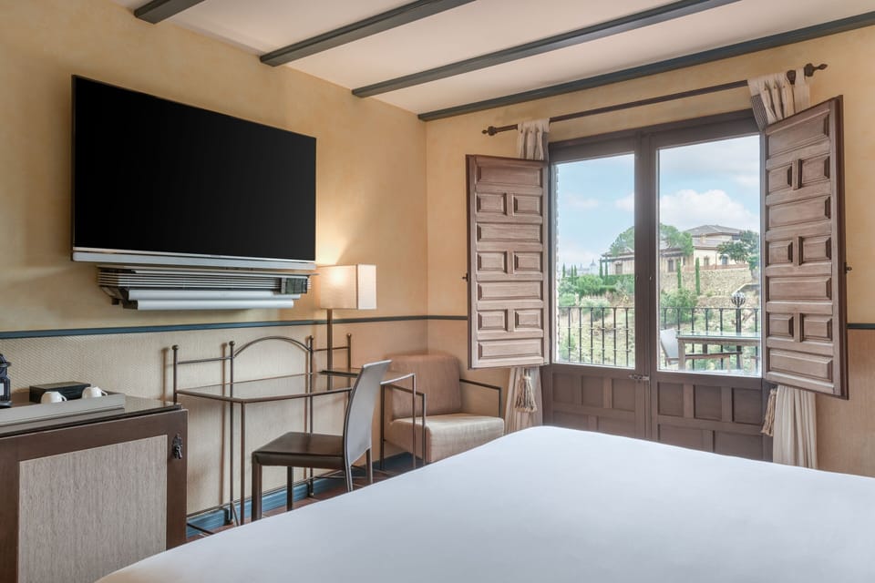 Superior Room, 1 King Bed, Terrace | Minibar, in-room safe, desk, blackout drapes
