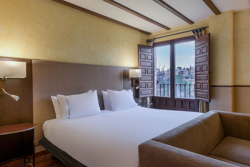 Standard Room, 1 King Bed (View) | Minibar, in-room safe, desk, blackout drapes