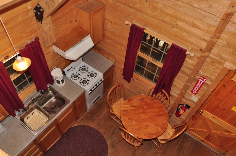 Deluxe Cabin, 1 Bedroom (Linens inlcuded) | Private kitchen | Stovetop, toaster
