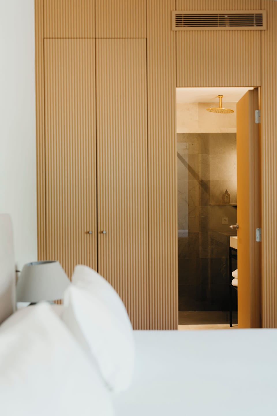 Luxury Villa | Premium bedding, in-room safe, desk, laptop workspace
