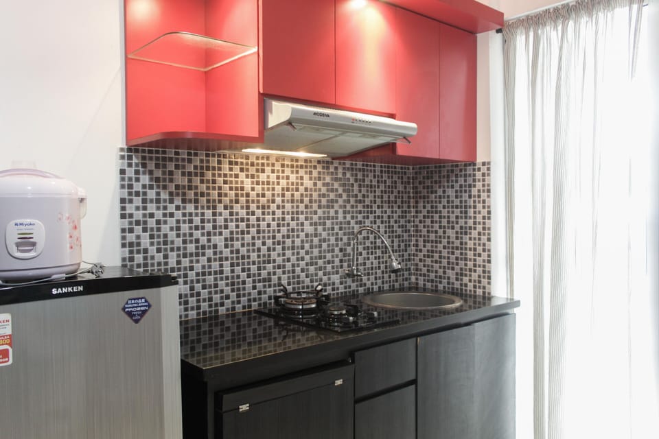 Deluxe Apartment, 2 Bedrooms | Private kitchen | Full-size fridge, stovetop