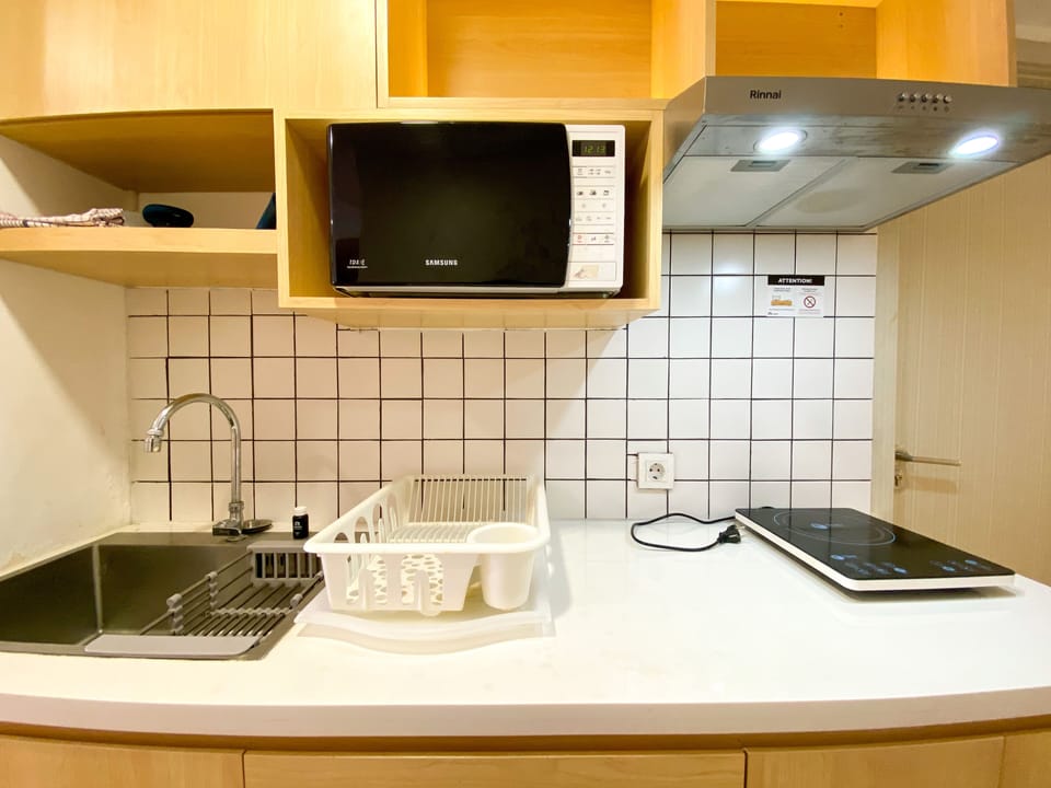 Deluxe Apartment, 2 Bedrooms | Private kitchen | Full-size fridge, stovetop