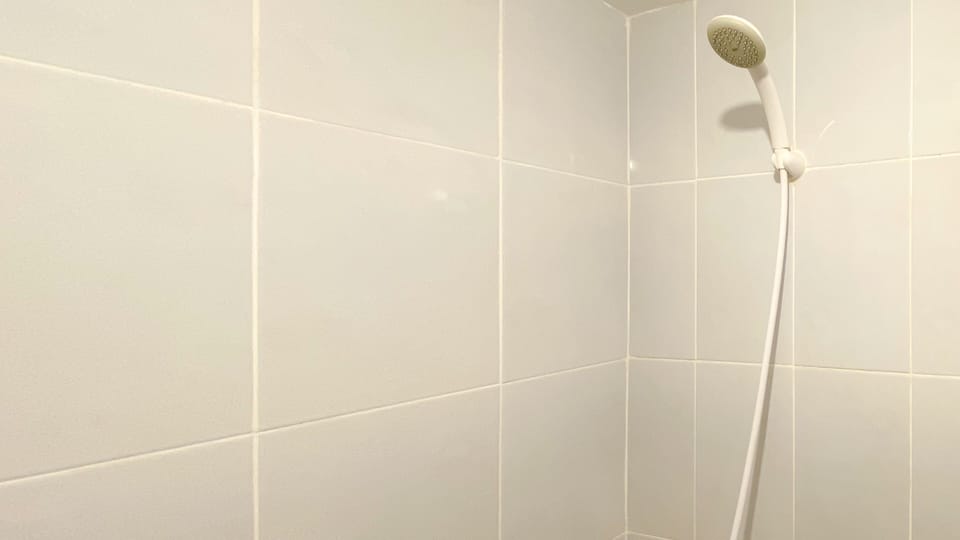 Deluxe Apartment | Bathroom