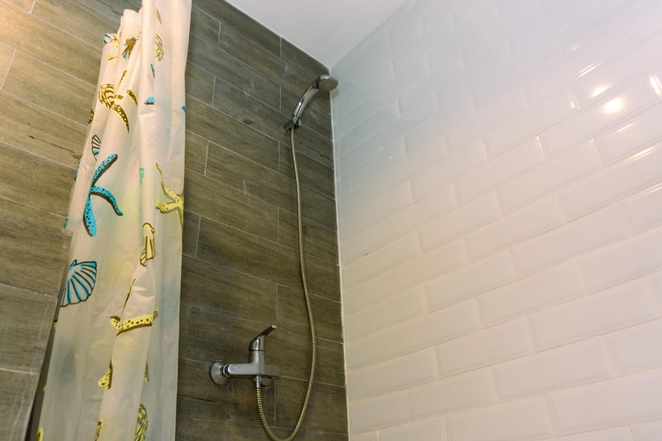 Deluxe Apartment, 2 Bedrooms | Bathroom