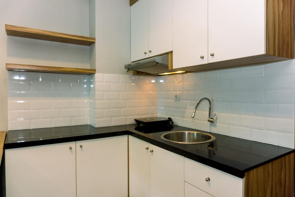 Deluxe Apartment, 2 Bedrooms | Private kitchen | Full-size fridge, stovetop