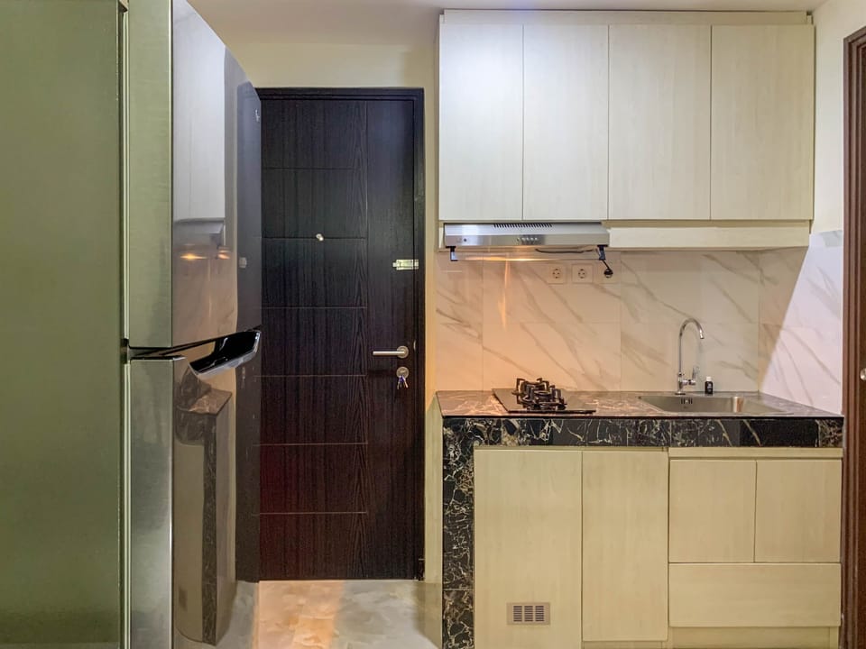 Deluxe Apartment, 1 Bedroom | Private kitchen | Full-size fridge, stovetop