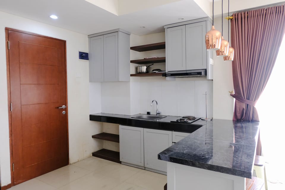 Deluxe Apartment, 3 Bedrooms | Private kitchen | Full-size fridge, stovetop