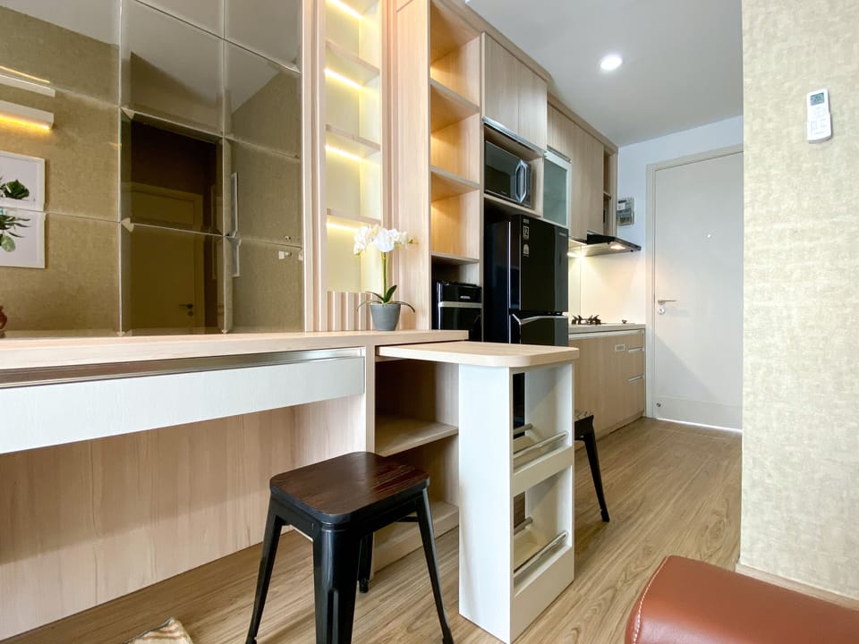 Deluxe Apartment, 2 Bedrooms | Private kitchen | Full-size fridge, stovetop