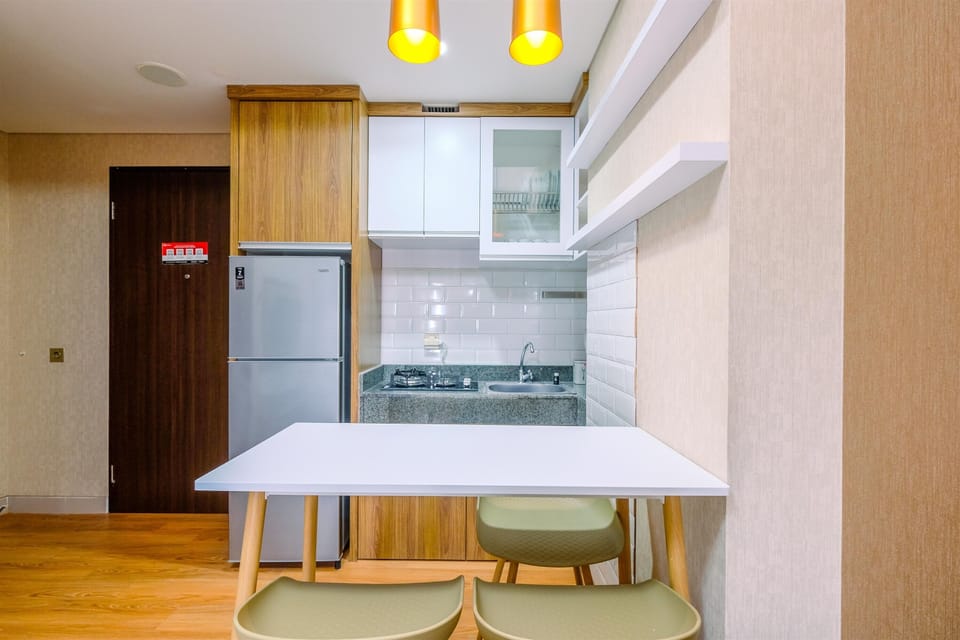 Deluxe Apartment, 2 Bedrooms | Private kitchen | Full-size fridge, stovetop