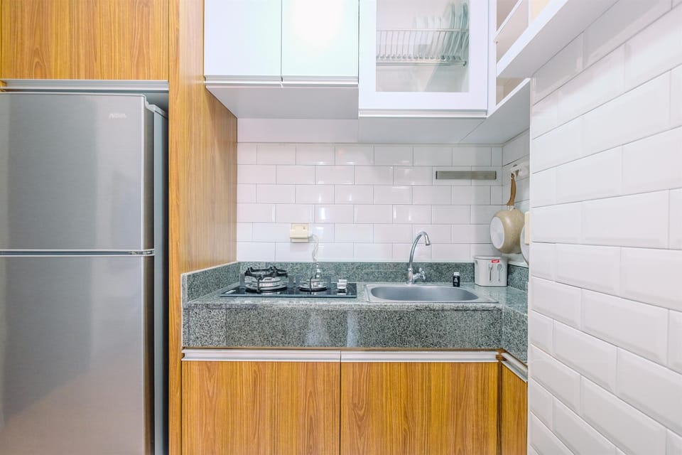 Deluxe Apartment, 2 Bedrooms | Private kitchen | Full-size fridge, stovetop