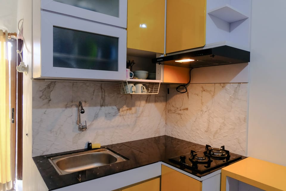 Deluxe Apartment, 2 Bedrooms | Private kitchen | Full-size fridge, stovetop