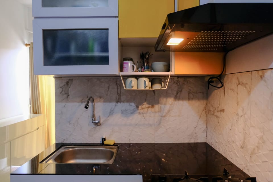 Deluxe Apartment, 2 Bedrooms | Private kitchen | Full-size fridge, stovetop