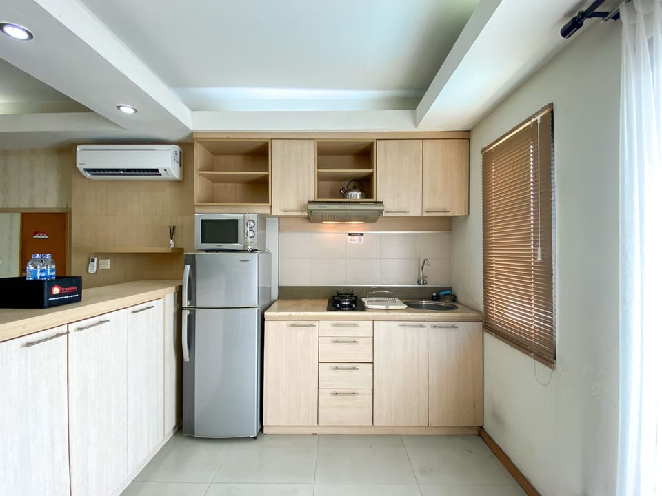 Deluxe Apartment, 2 Bedrooms | Private kitchen | Full-size fridge, stovetop