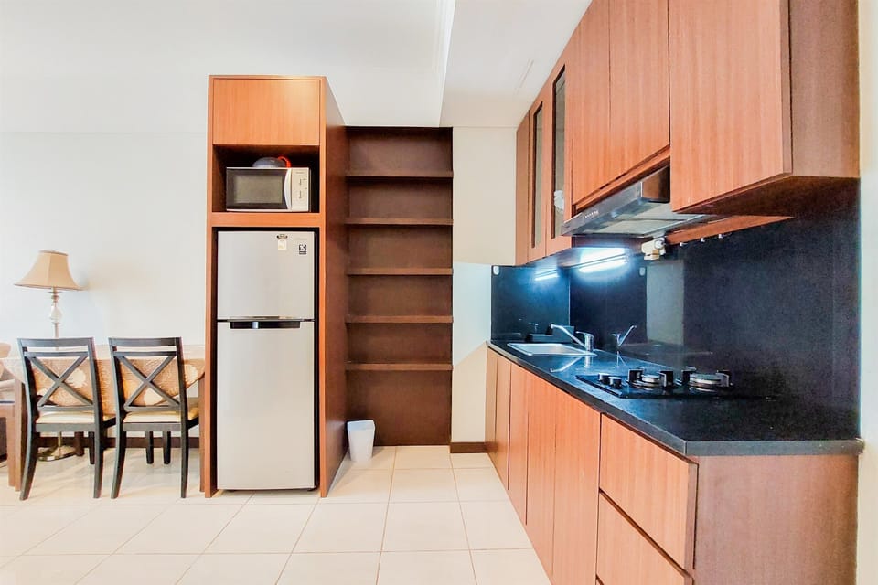 Deluxe Apartment, 1 Bedroom | Private kitchen | Full-size fridge, stovetop