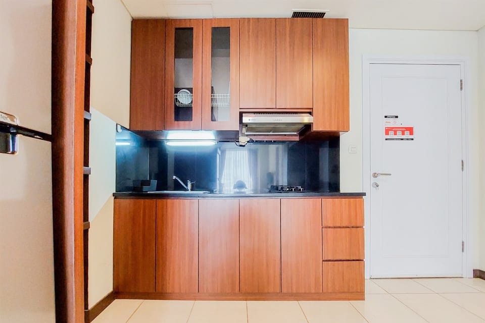 Deluxe Apartment, 1 Bedroom | Private kitchen | Full-size fridge, stovetop