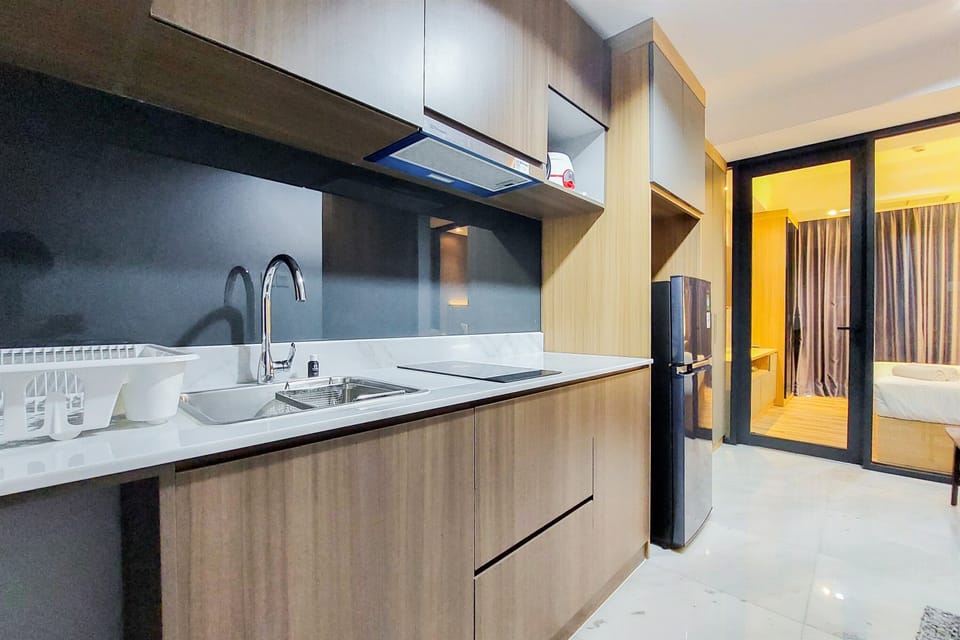 Deluxe Apartment, 1 Bedroom | Private kitchen | Full-size fridge, stovetop