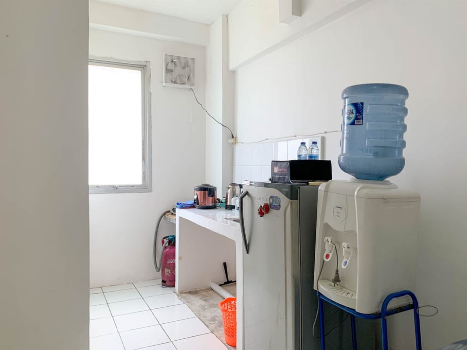 Deluxe Apartment | Private kitchen | Full-size fridge, stovetop