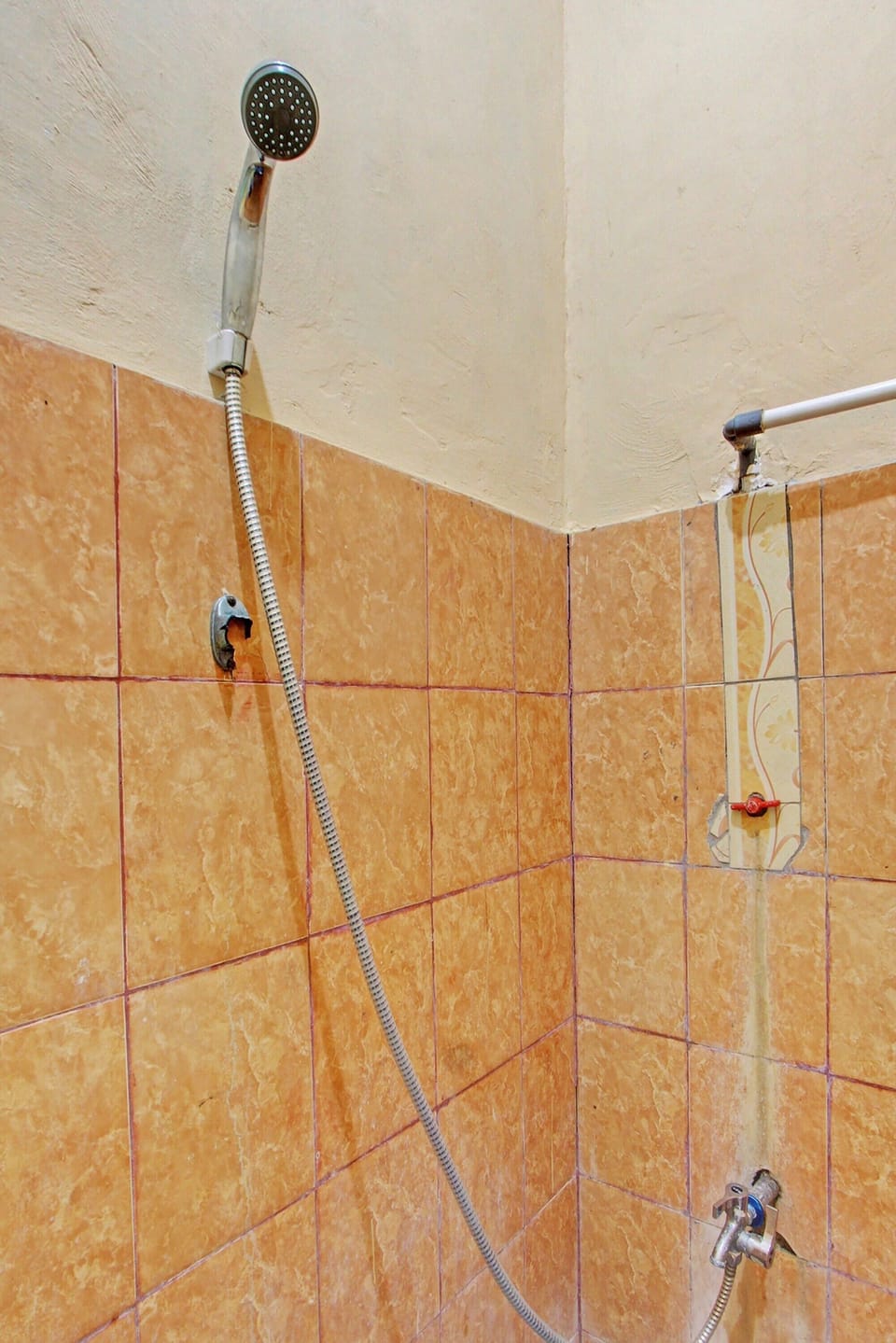 Deluxe Double Room | Bathroom | Shower, rainfall showerhead, towels, toilet paper