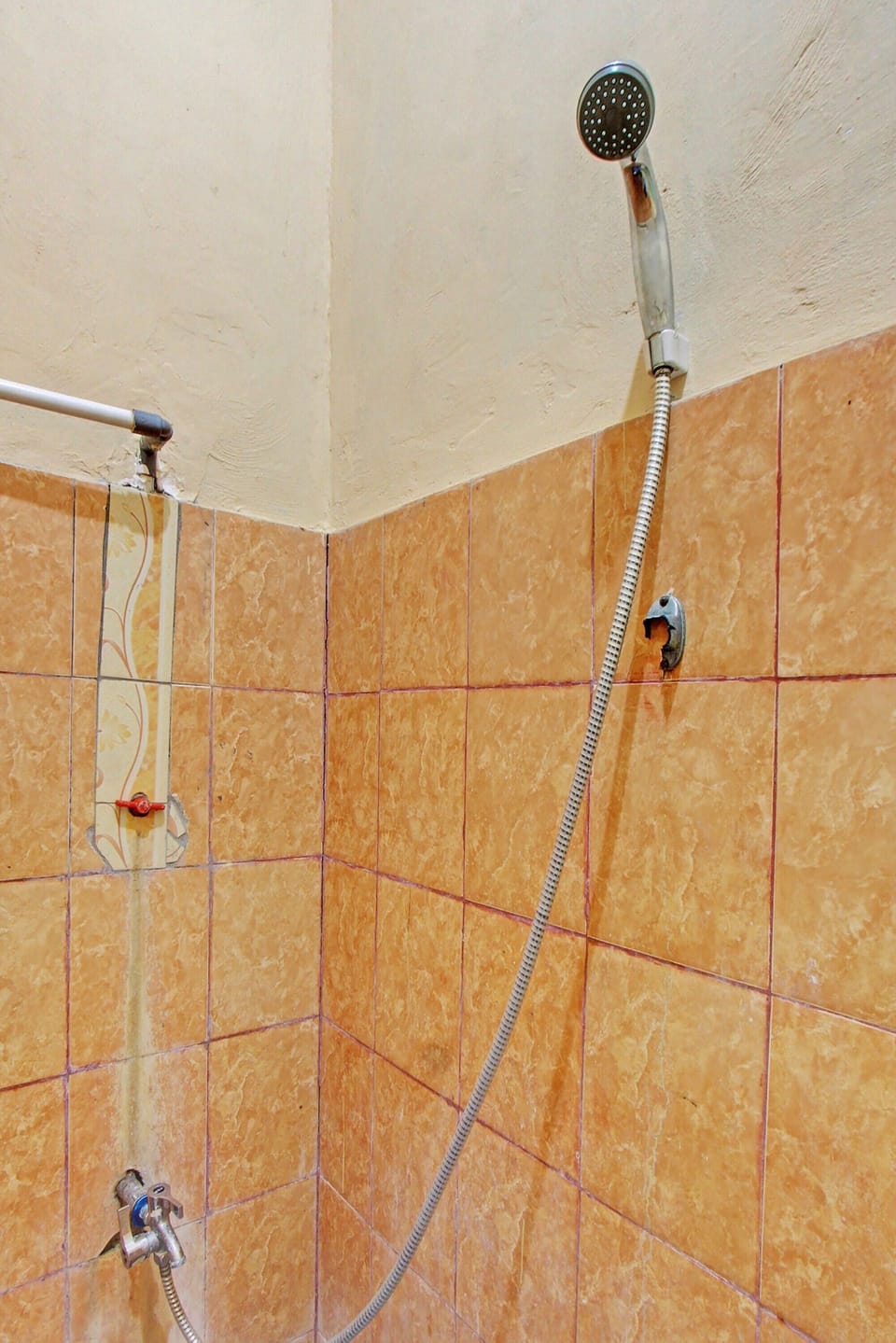 Deluxe Double Room | Bathroom | Shower, rainfall showerhead, towels, toilet paper