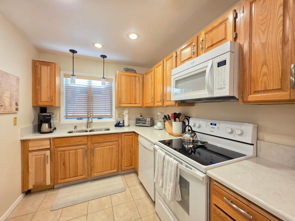 Apartment, 2 Bedrooms | Private kitchen | Fridge, coffee/tea maker, toaster