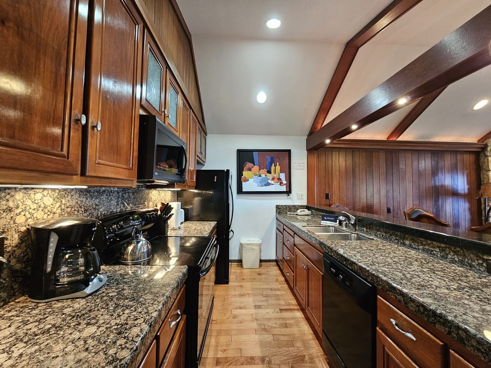 Condo, 3 Bedrooms | Private kitchen | Coffee/tea maker, fridge, toaster