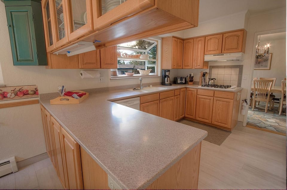 House, 4 Bedrooms | Private kitchen | Coffee/tea maker, fridge, toaster