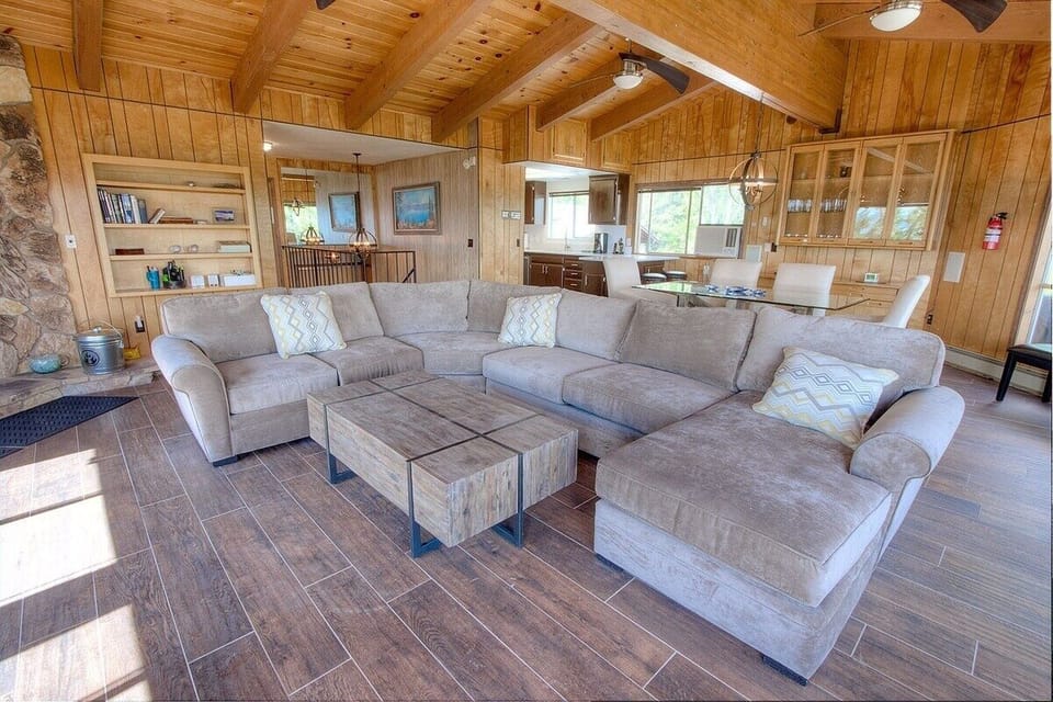 House, 4 Bedrooms | Living area