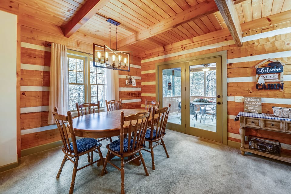 Cabin, 2 Bedrooms | Dining
