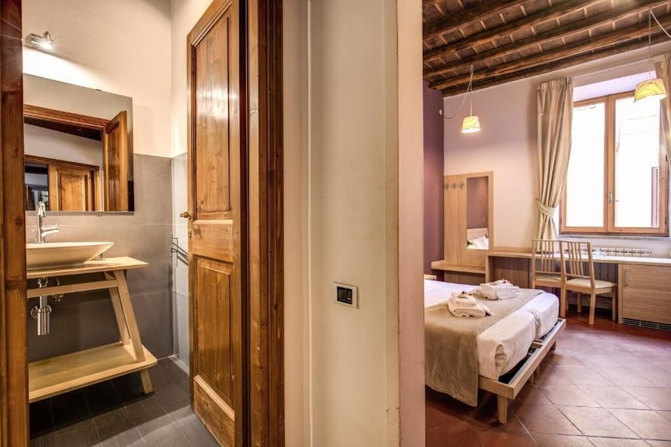 Deluxe Room | Minibar, desk, WiFi (free), bed sheets