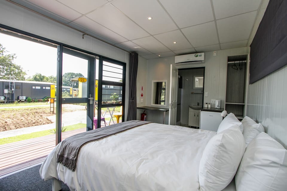 Double Room | Desk, laptop workspace, bed sheets