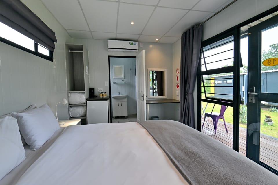 Double Room | Desk, laptop workspace, bed sheets