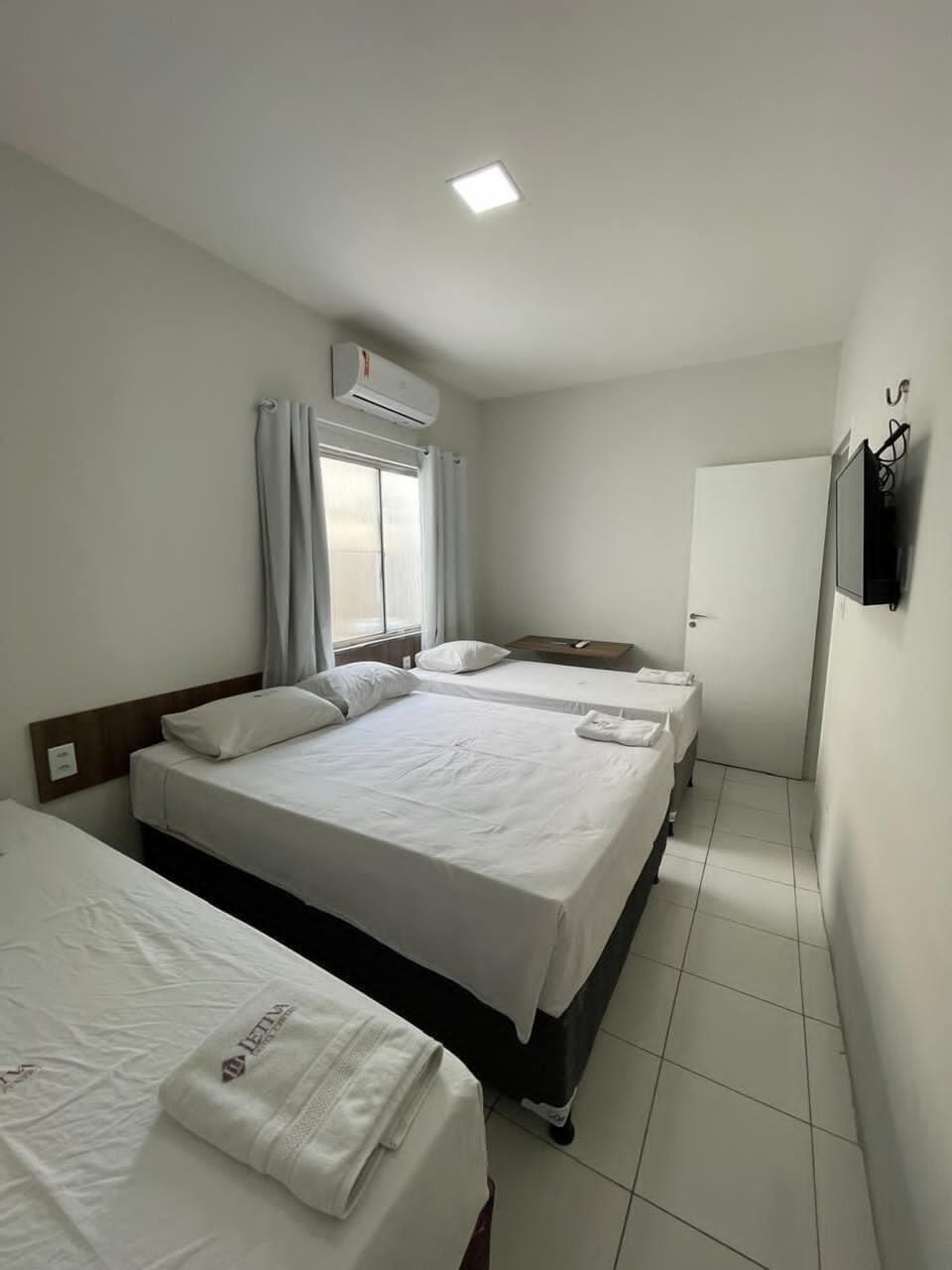 Deluxe Triple Room, 1 Bedroom | Desk, free WiFi