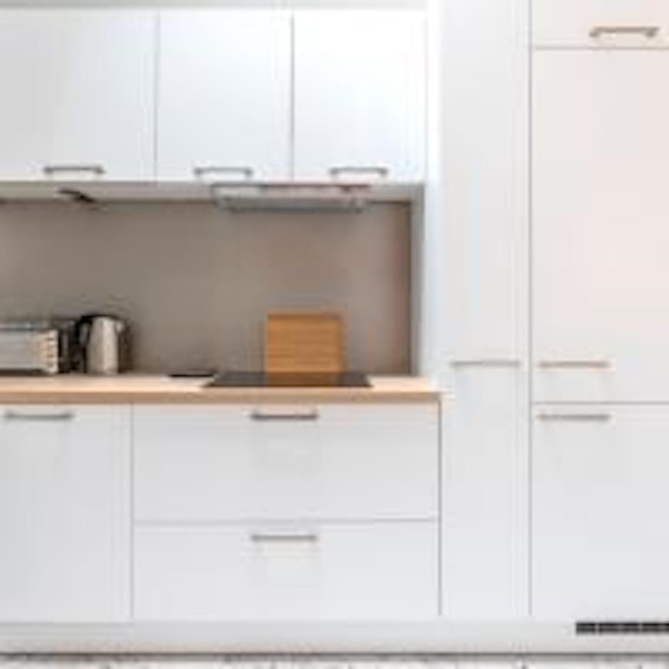 Presidential Townhome | Private kitchen | Full-size fridge, microwave, oven, stovetop