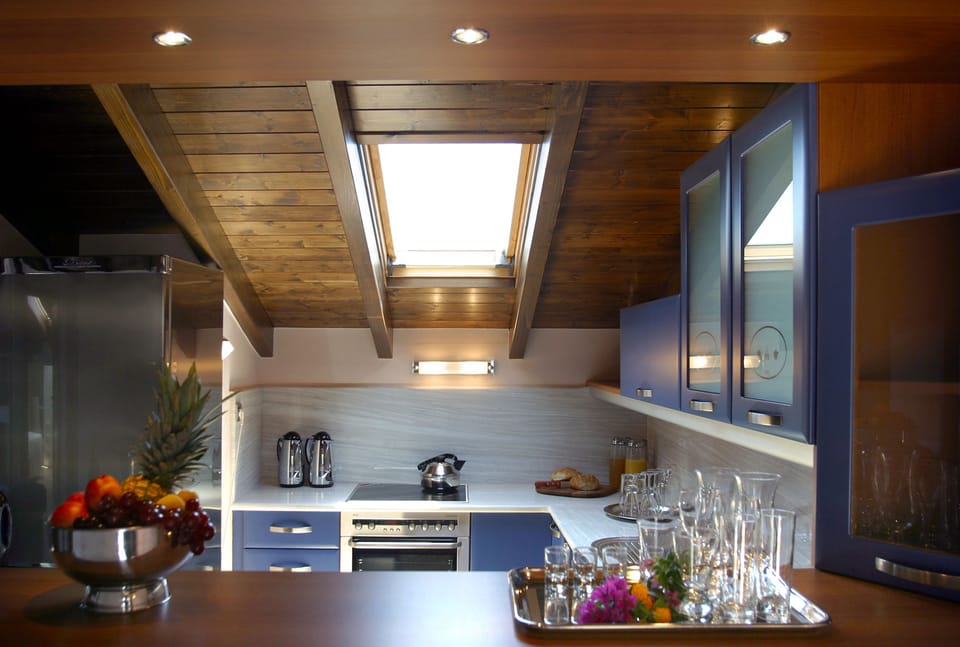 Superior Studio Suite | Private kitchen