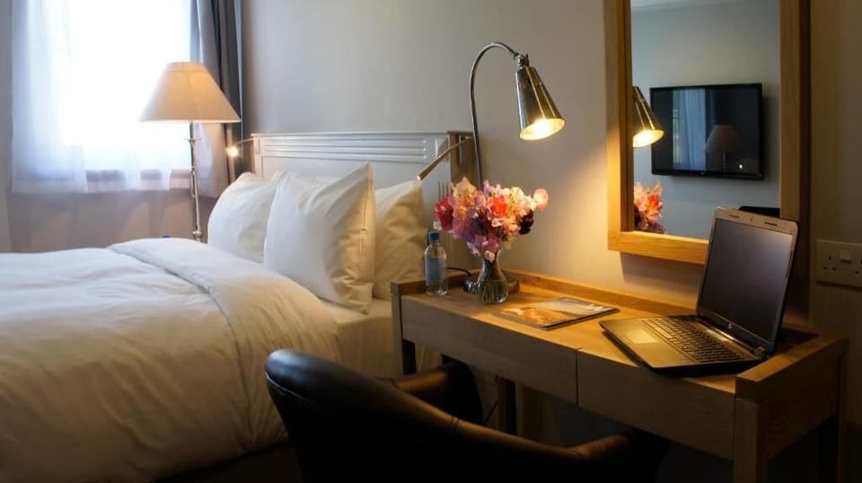 Double Room, City View | Desk, iron/ironing board, free WiFi