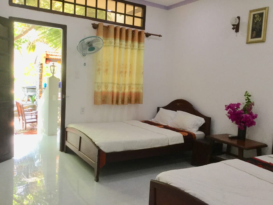 Family Quadruple Room | Minibar, desk, free WiFi