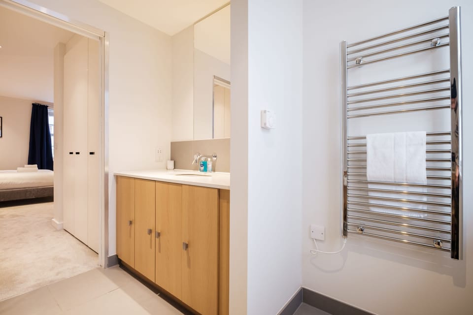 The en-suite bathroom