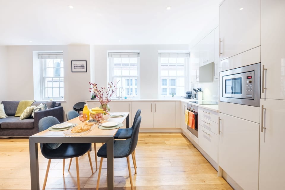 The kitchen and dining area