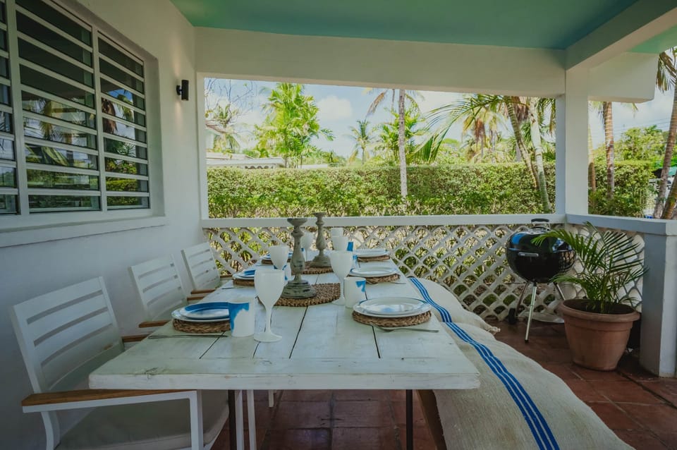 Outside dining for six