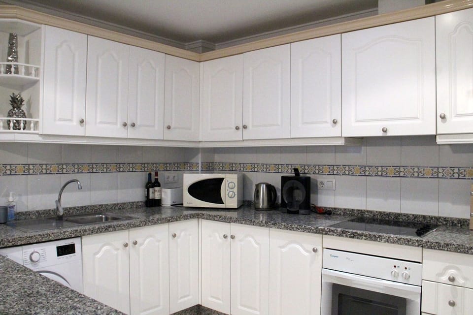 Large fully fitted kitchen