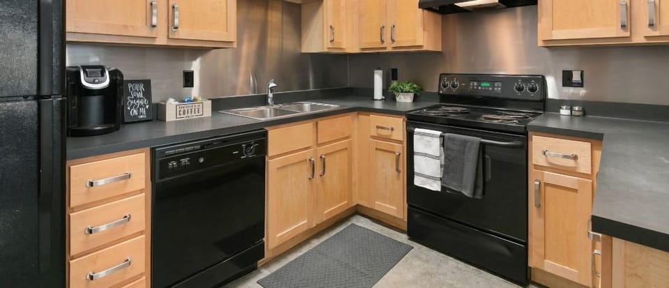 Sleek modern kitchen, fully equipped.