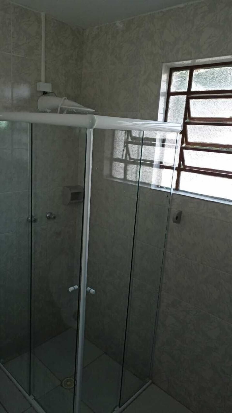 Traditional Suite, 1 Queen Bed | Bathroom | Shower, rainfall showerhead