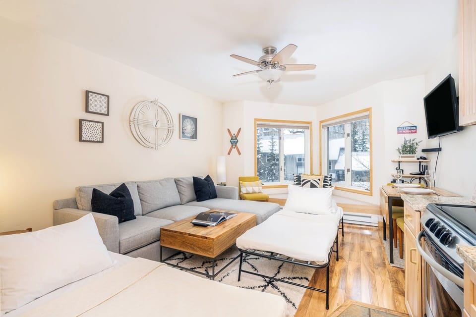 Condo, 1 Bedroom | Interior